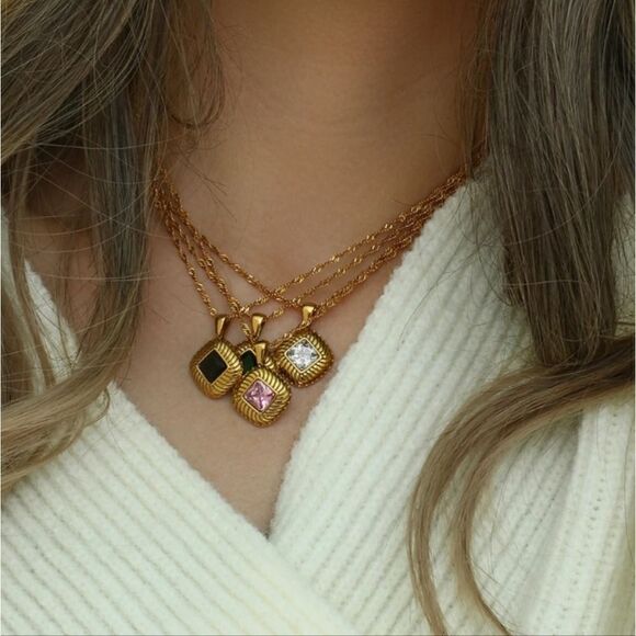 Green Zircon Vintage Diamond Textured Pendant Necklace 18K Gold - Picture 2 of 5